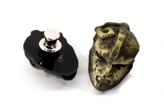 Ancient Stone Mask Brass Pin - Jojos Bizarre Adventure